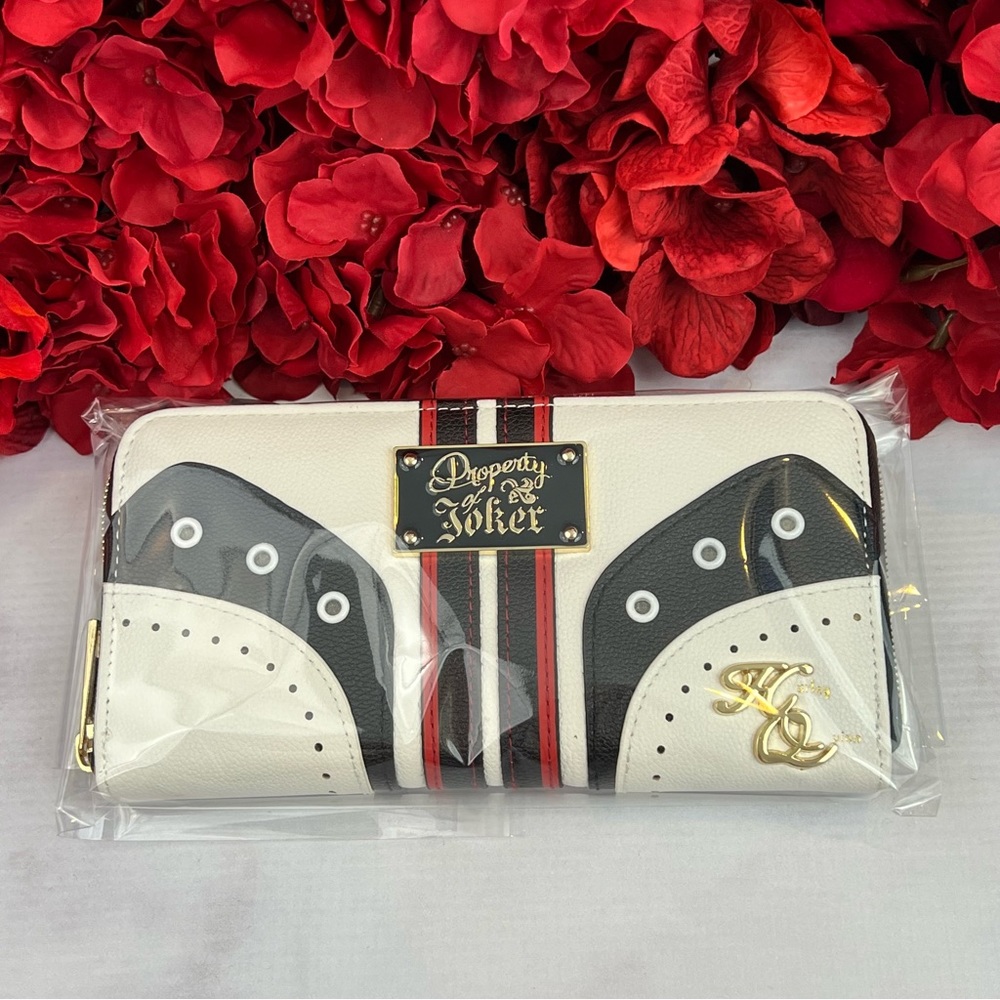 Harley Quinn Suicide Squad Property of the Joker White Clutch Purse - Picture 15 of 16